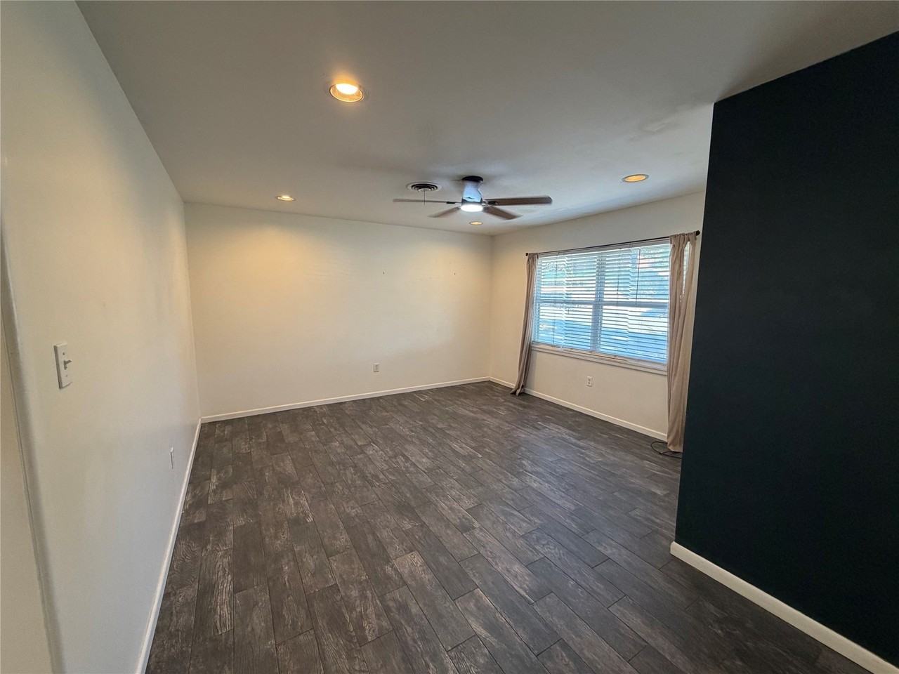 1437 W Ball St - Photo 3 of 18