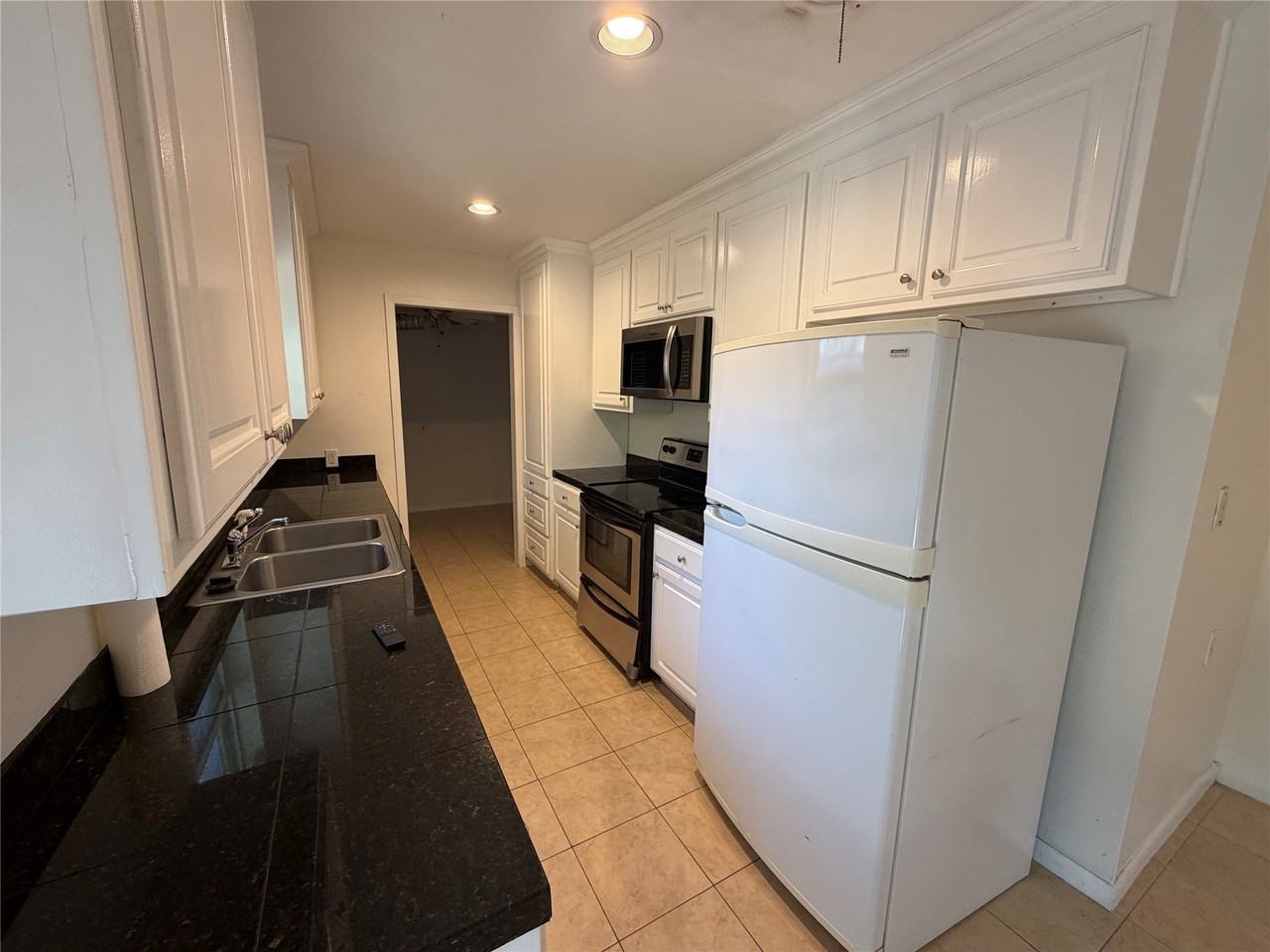 1437 W Ball St - Photo 5 of 18