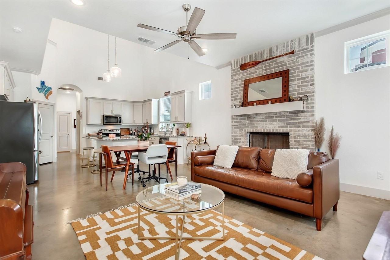 229 E 5th St - Photo 5 of 36