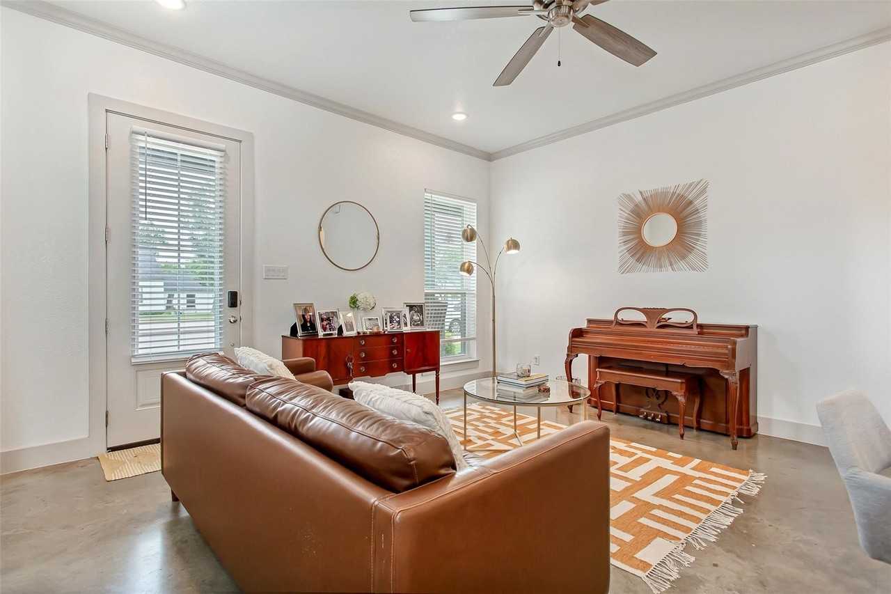 229 E 5th St - Photo 7 of 36