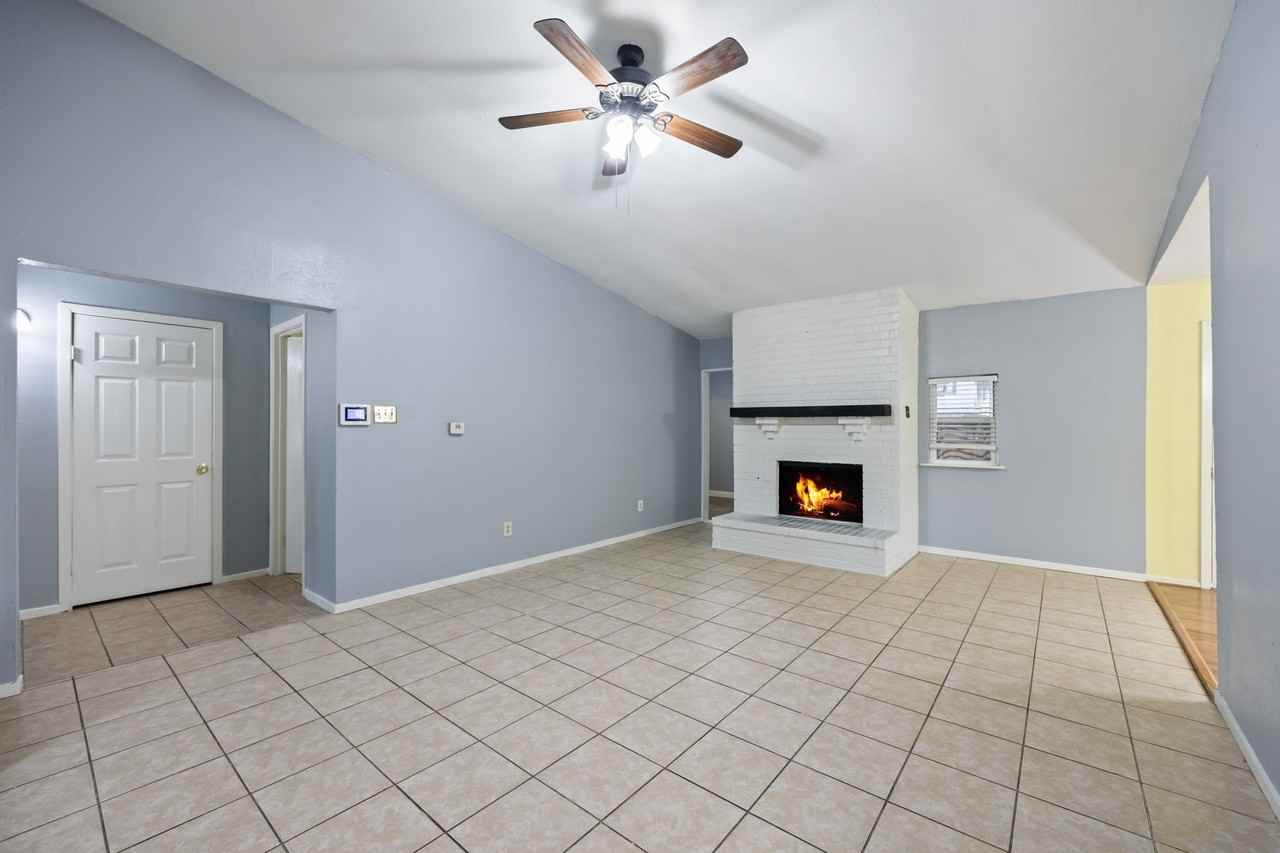 7418 Boisenberry Ln - Photo 4 of 26