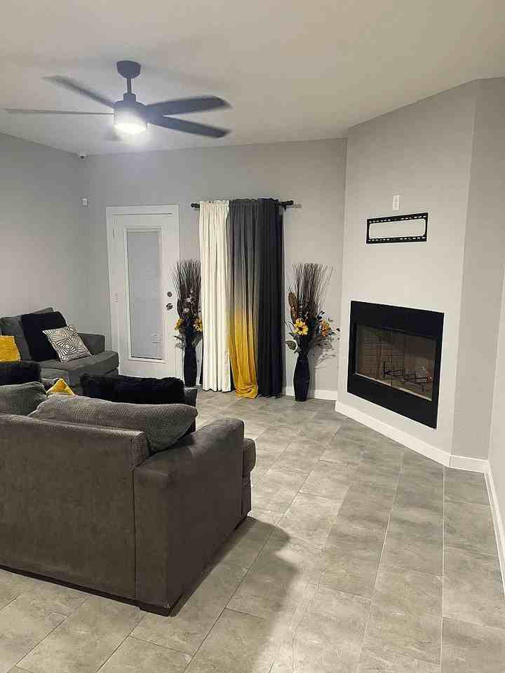 3204 Henderson St - Photo 3 of 16