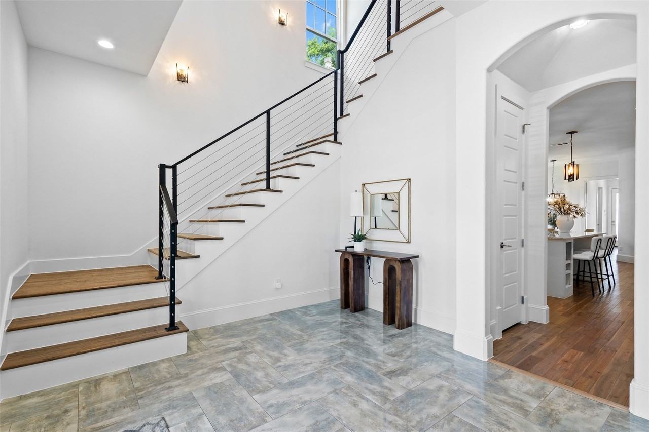 6118 Belmont Ave - Photo 2 of 16