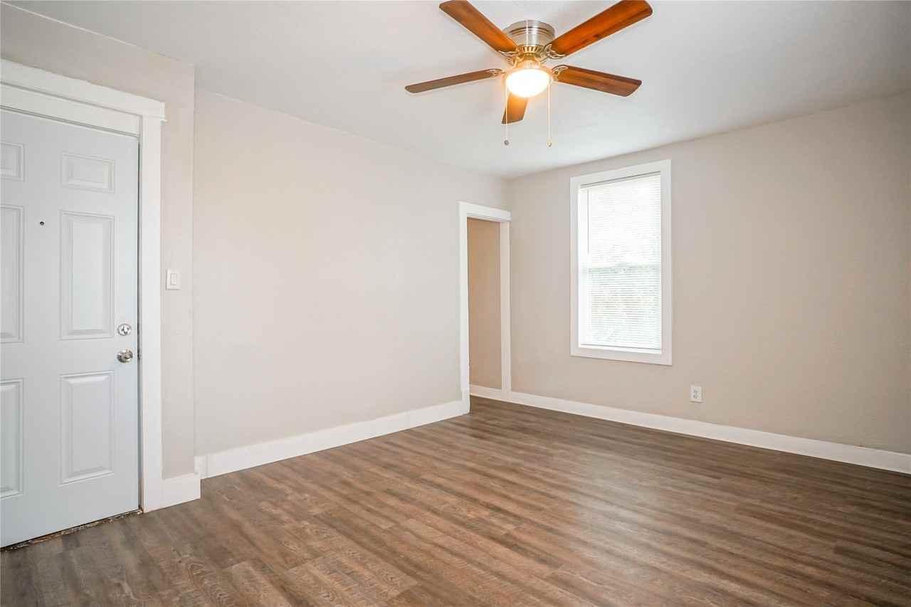 326 W Sears St #202 - Photo 3 of 12