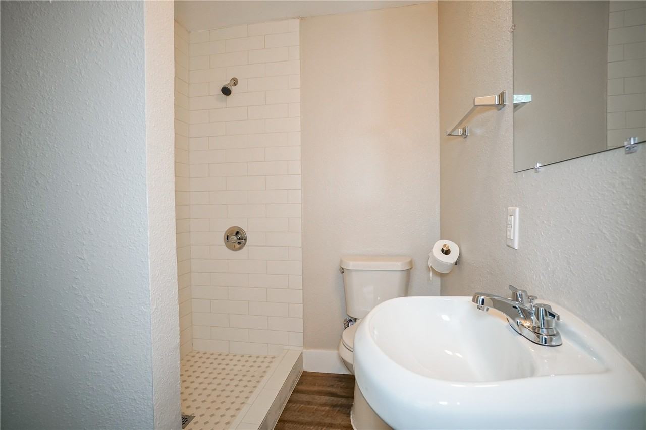 326 W Sears St #202 - Photo 6 of 12