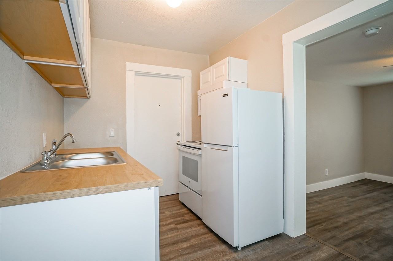326 W Sears St #202 - Photo 7 of 12