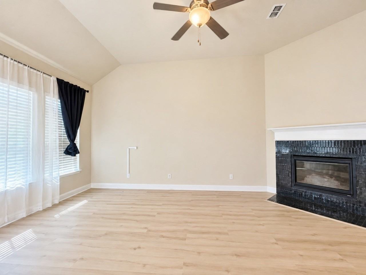 2645 Walnut Creek Ln - Photo 3 of 27
