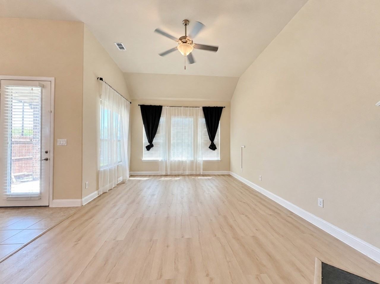 2645 Walnut Creek Ln - Photo 4 of 27