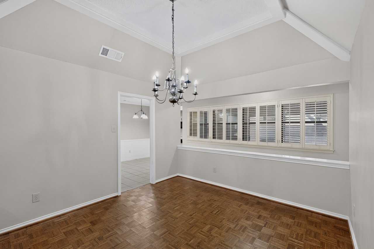 1606 Treehouse Ln - Photo 4 of 37