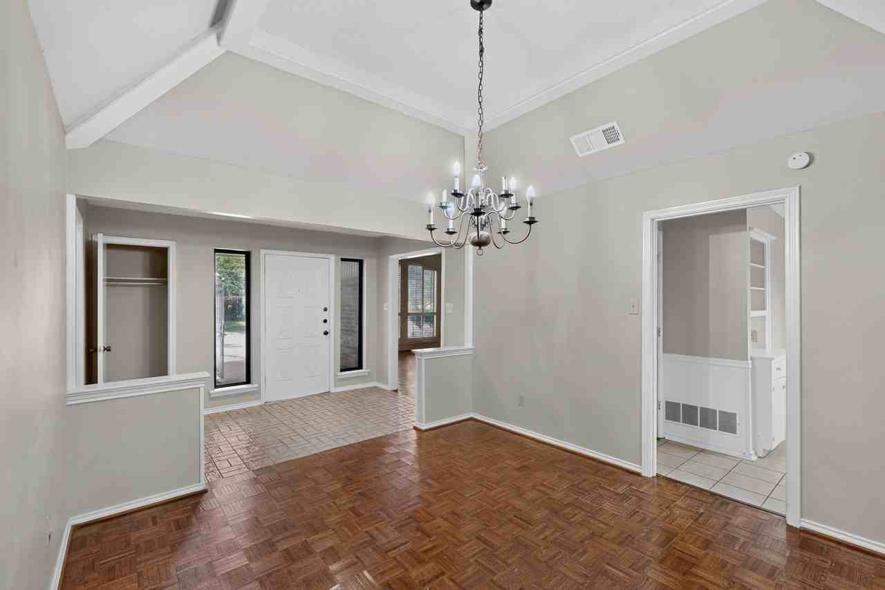 1606 Treehouse Ln - Photo 5 of 37