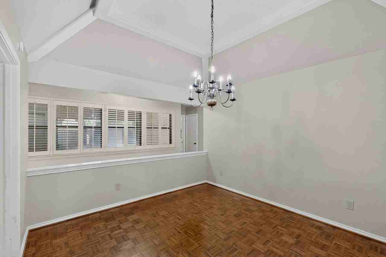 1606 Treehouse Ln - Photo 6 of 37