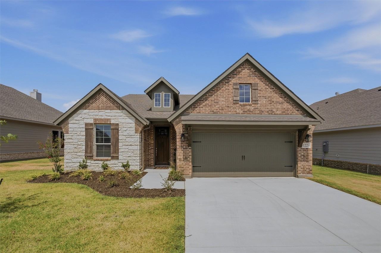 1229 Sabine River Ln - Photo 2 of 35