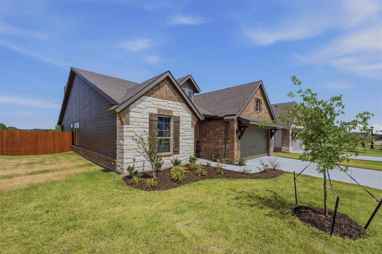 1229 Sabine River Ln - Photo 4 of 35