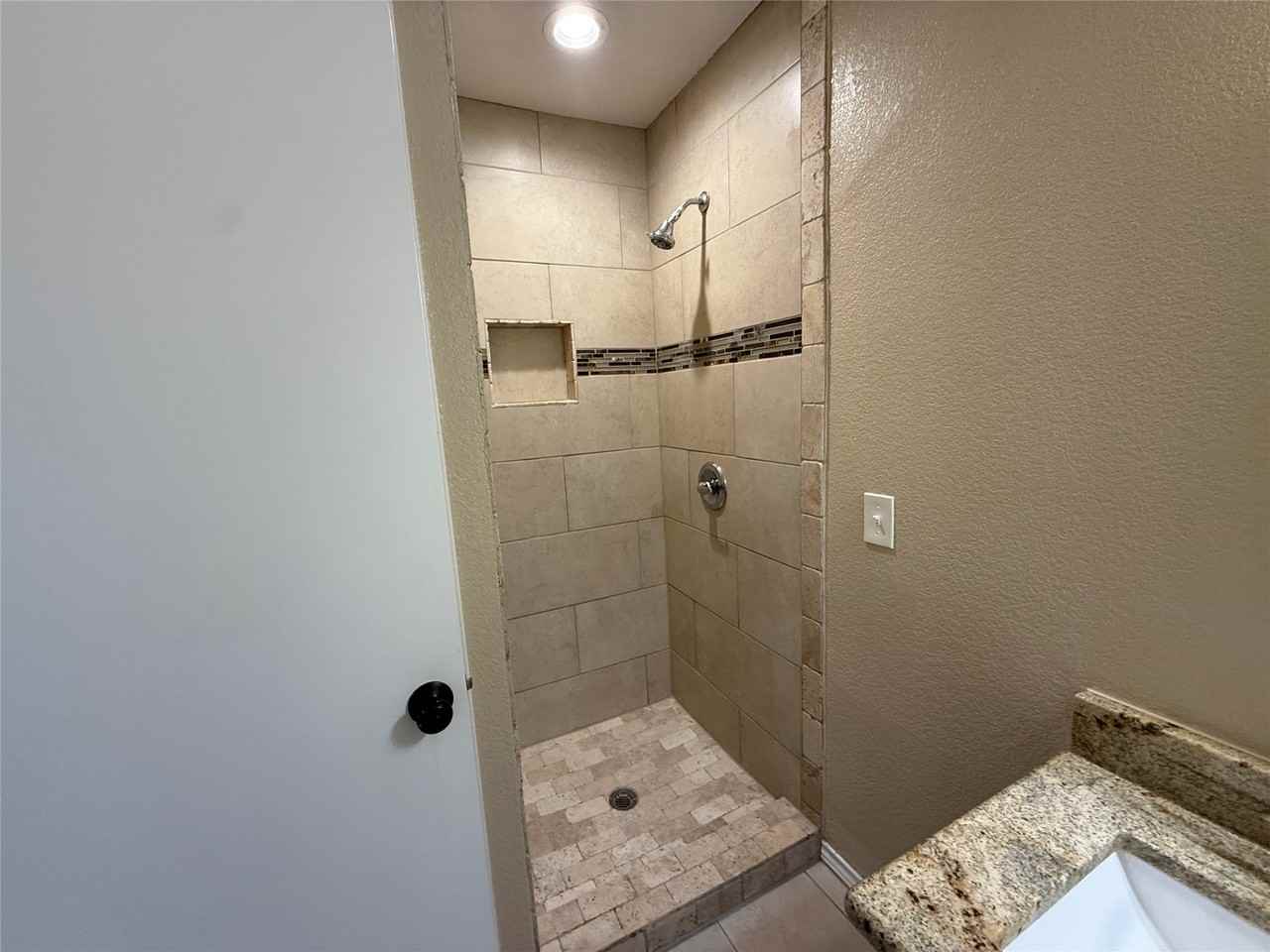 101 Donna St - Photo 2 of 13
