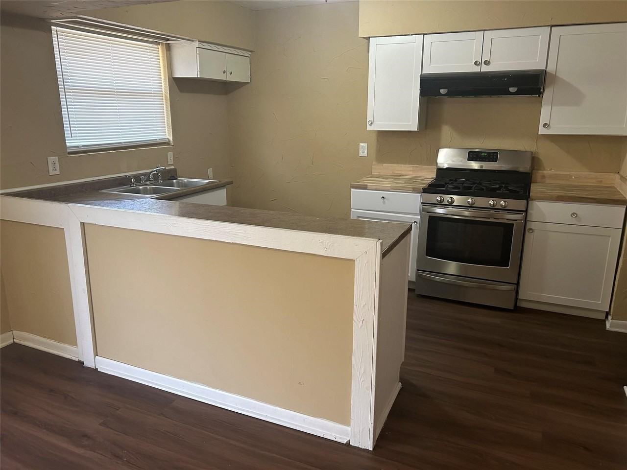 705 Lawson Dr - Photo 3 of 11