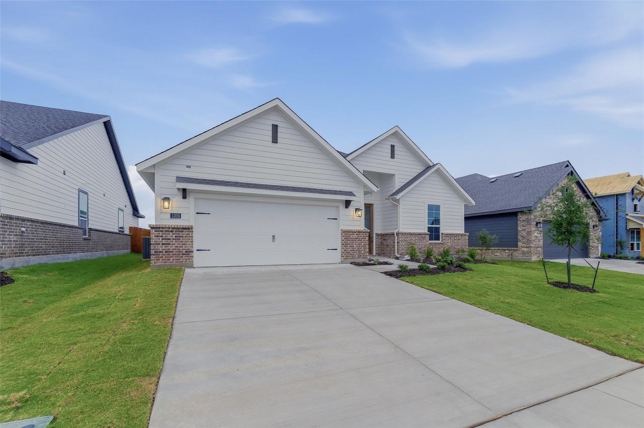1329 Frio Dr - Photo 2 of 25