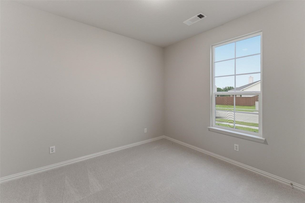 1329 Frio Dr - Photo 6 of 25