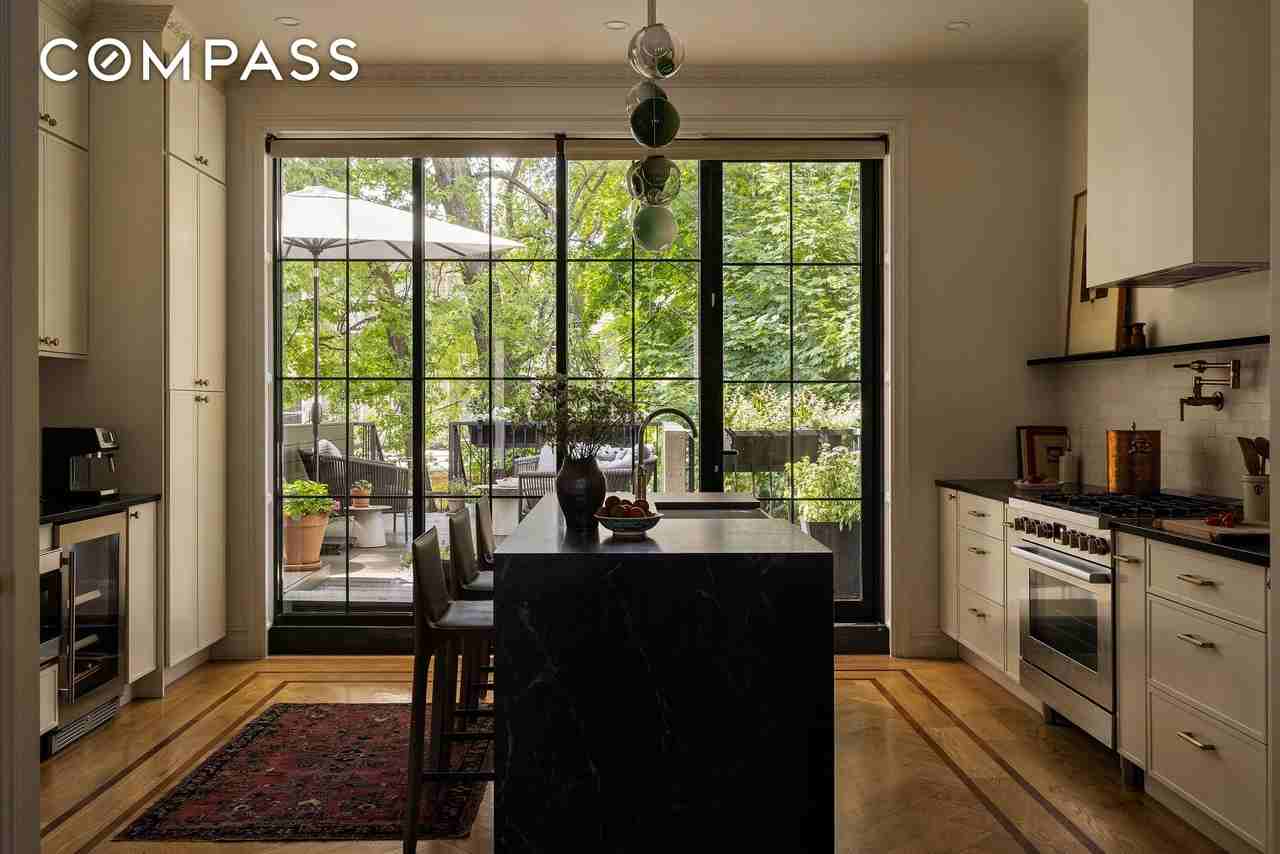 601 Madison St #TH - Photo 5 of 23