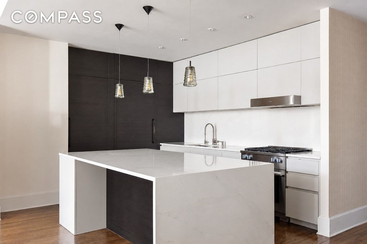 252 7th Ave #12O - Photo 3 of 12