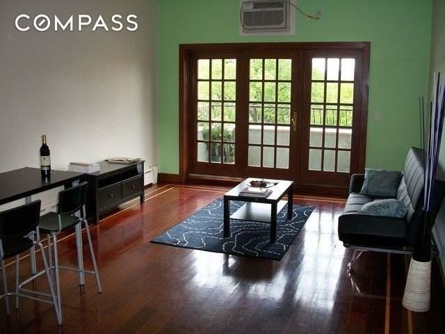 2452 38th St #3R - Photo 2 of 9