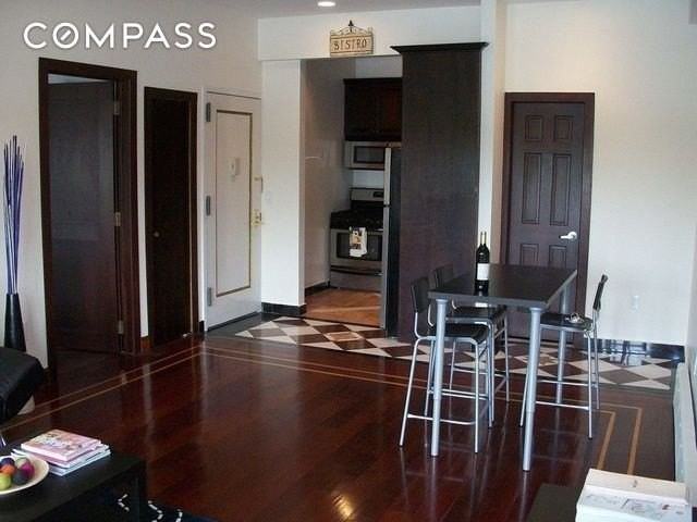 2452 38th St #3R - Photo 3 of 9