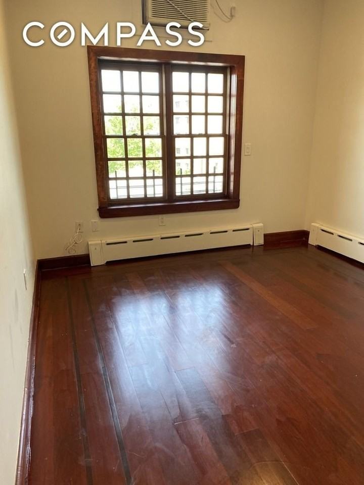 2452 38th St #3R - Photo 6 of 9