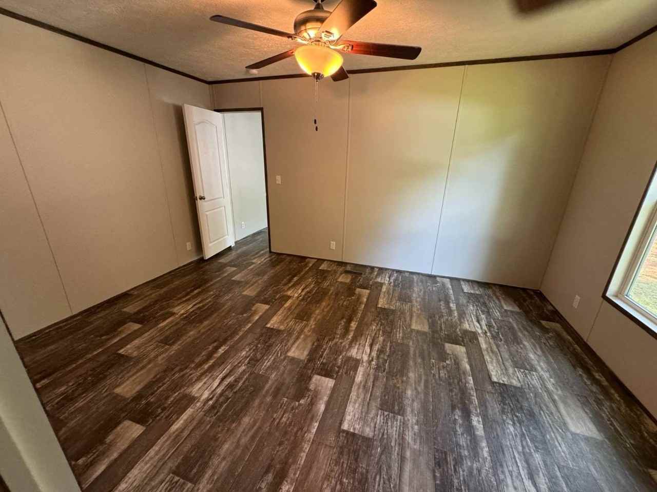 250 Manchester Ave - Photo 3 of 7