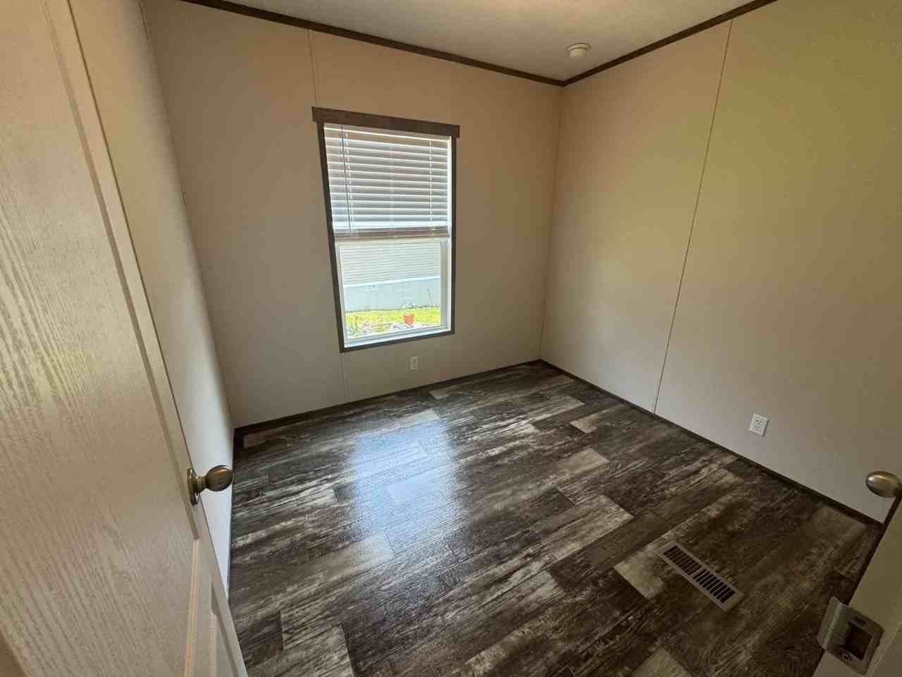 250 Manchester Ave - Photo 6 of 7