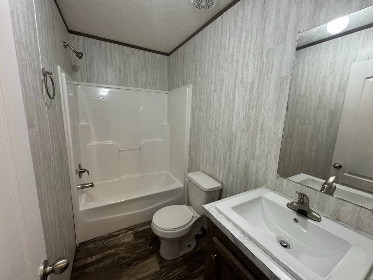 250 Manchester Ave - Photo 7 of 7