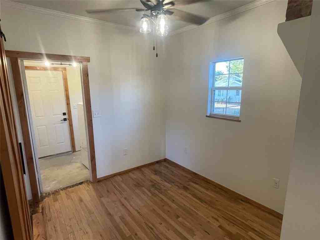 311 S 11th St - Photo 7 of 10
