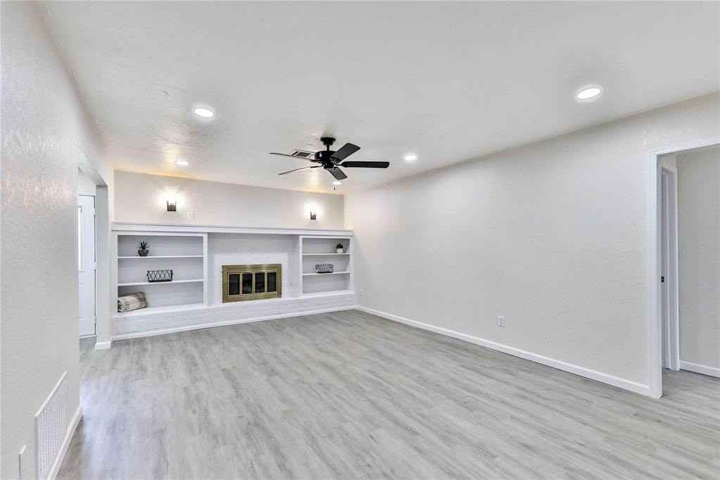 512 N Morgan Dr - Photo 2 of 40