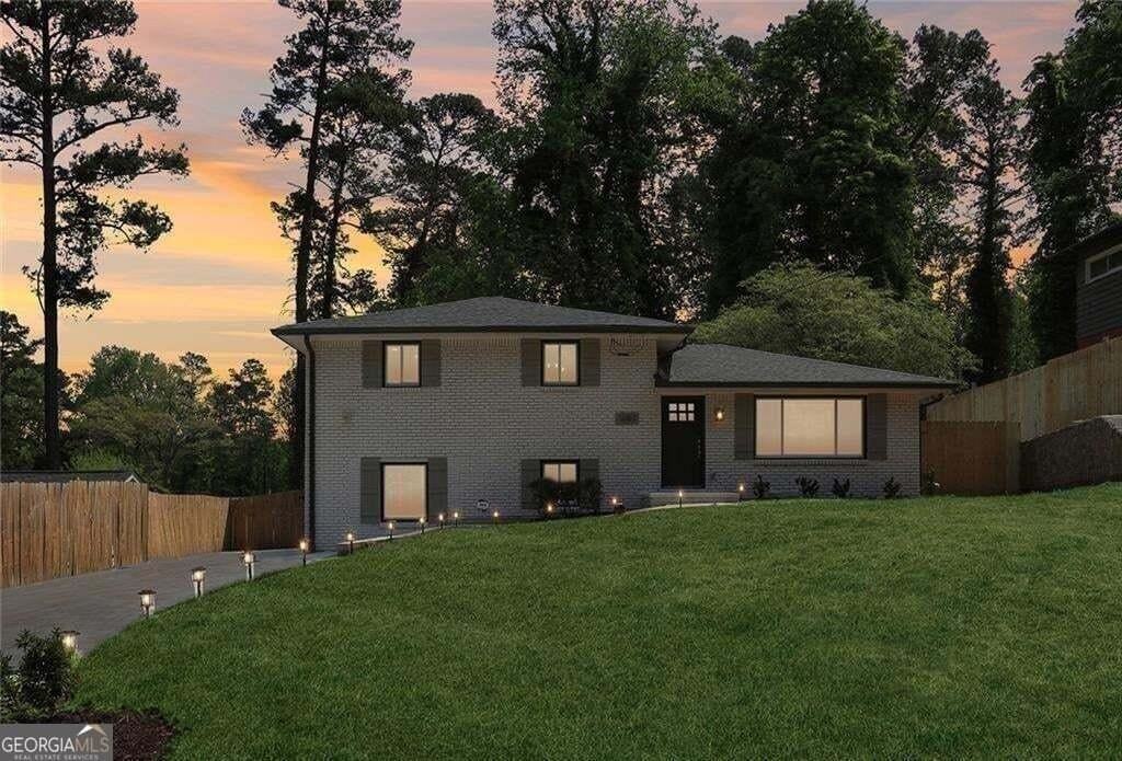 1888 La Mesa Ln - Photo 2 of 32