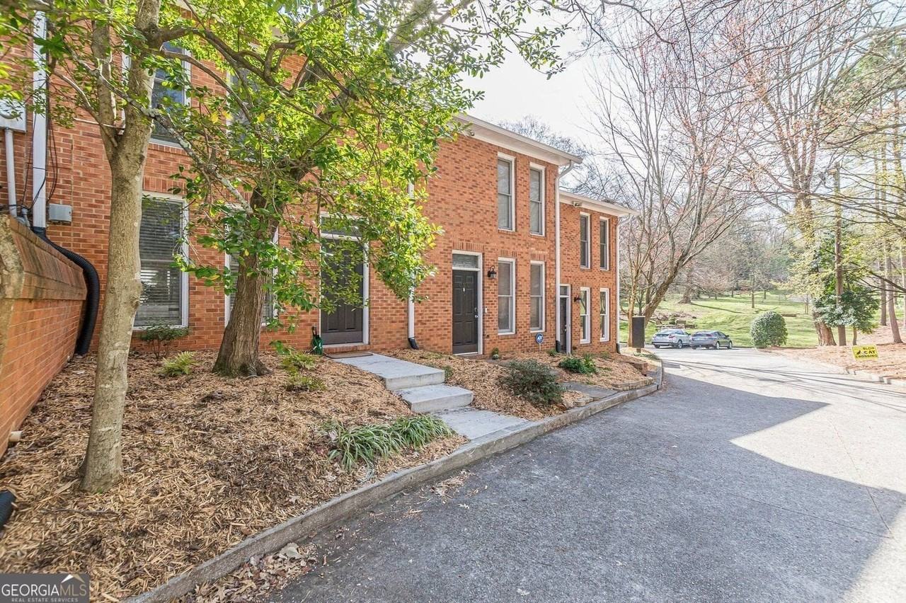 656 Park Village Dr Ne