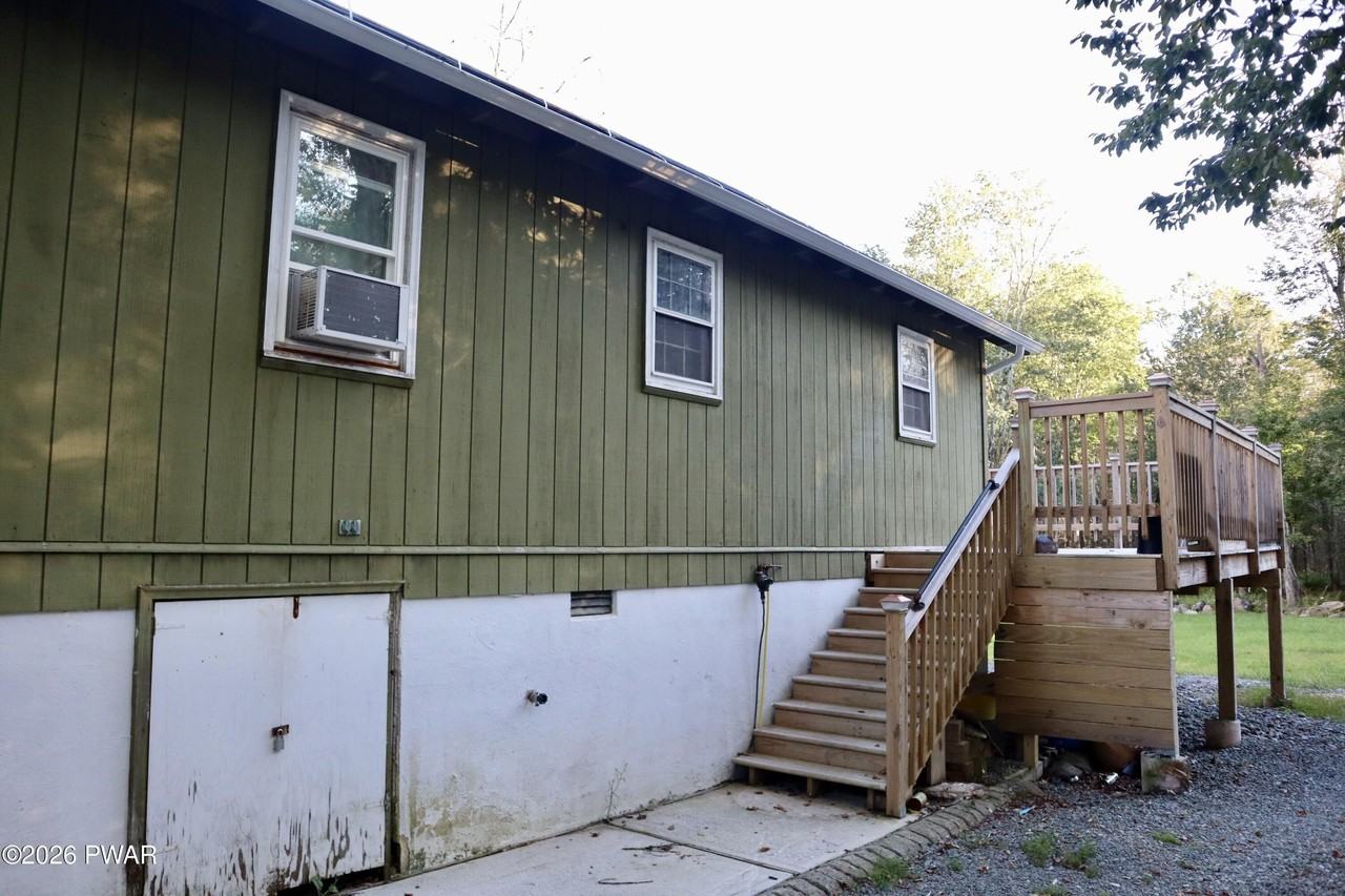 1095 Westside Dr - Photo 2 of 24