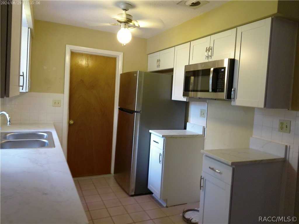 210 S Barbour St - Photo 3 of 15