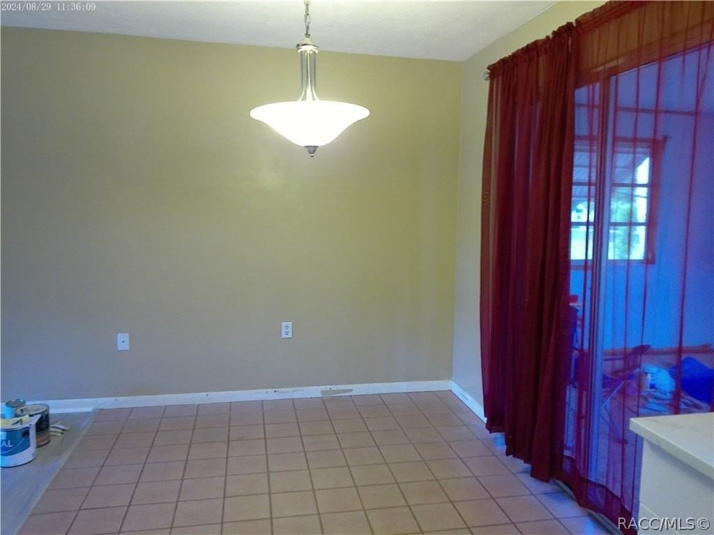 210 S Barbour St - Photo 4 of 15