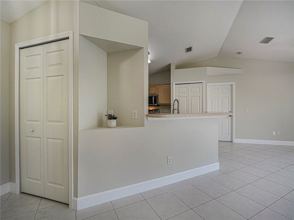 745 18th St Sw - Photo 4 of 28