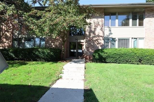 359 Concord Pl Apt 4 - Photo 2 of 36