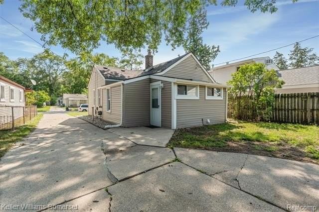 3191 Harris St - Photo 2 of 31