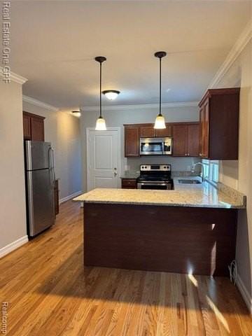 1014 Beaconsfield Ave - Photo 2 of 19