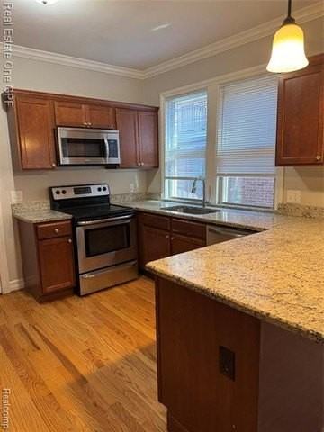 1014 Beaconsfield Ave - Photo 3 of 19
