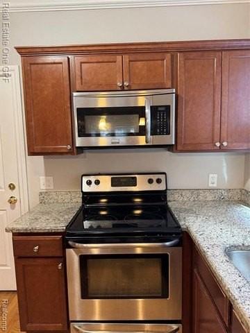1014 Beaconsfield Ave - Photo 4 of 19