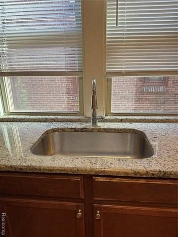 1014 Beaconsfield Ave - Photo 6 of 19