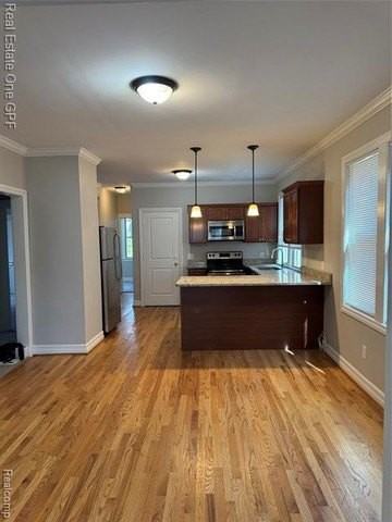 1014 Beaconsfield Ave - Photo 7 of 19
