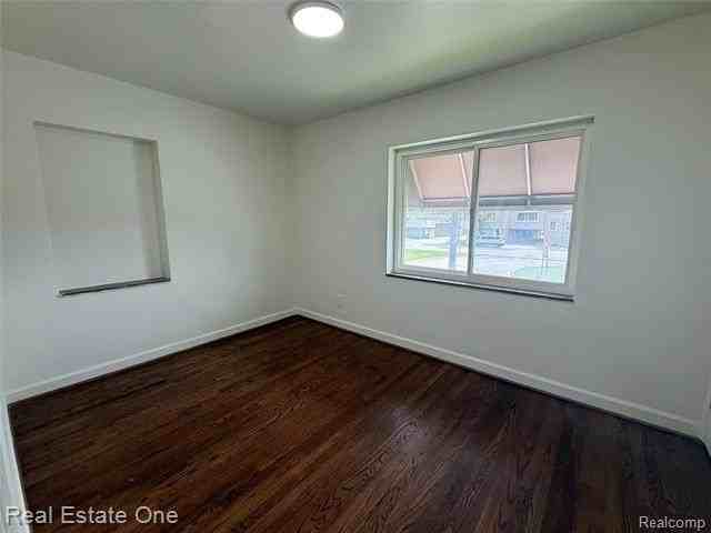 24720 Michigan Ave - Photo 5 of 11