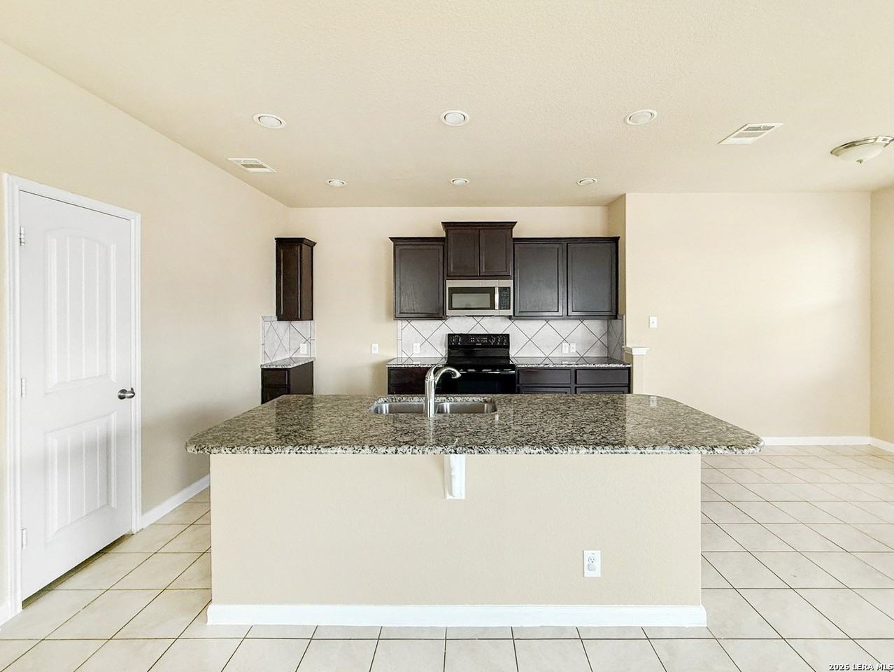 474 Centinela St - Photo 3 of 20