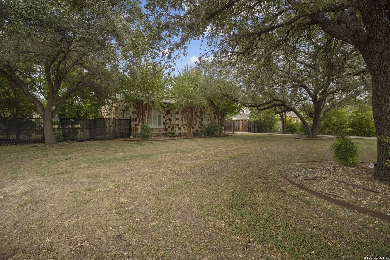 144 Greenlawn Dr - Photo 2 of 29