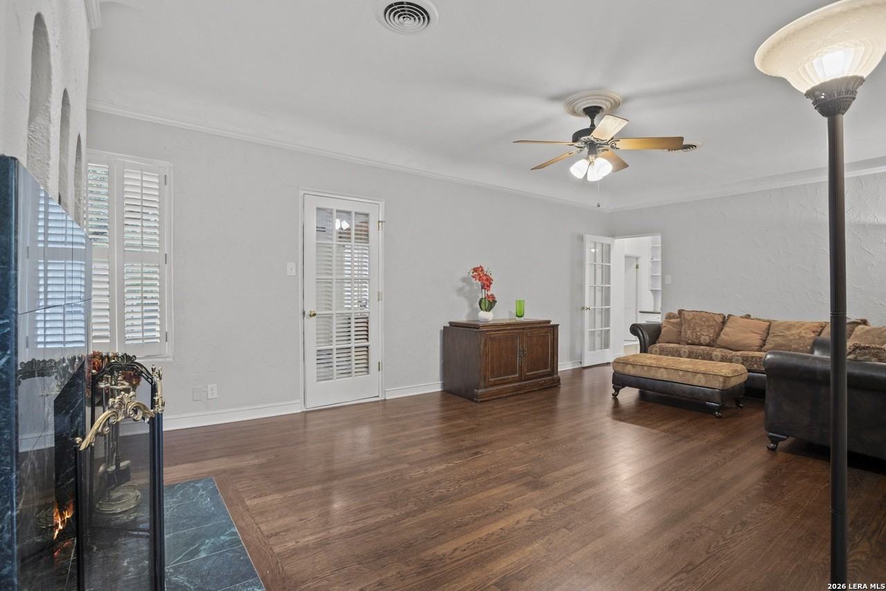 144 Greenlawn Dr - Photo 5 of 29