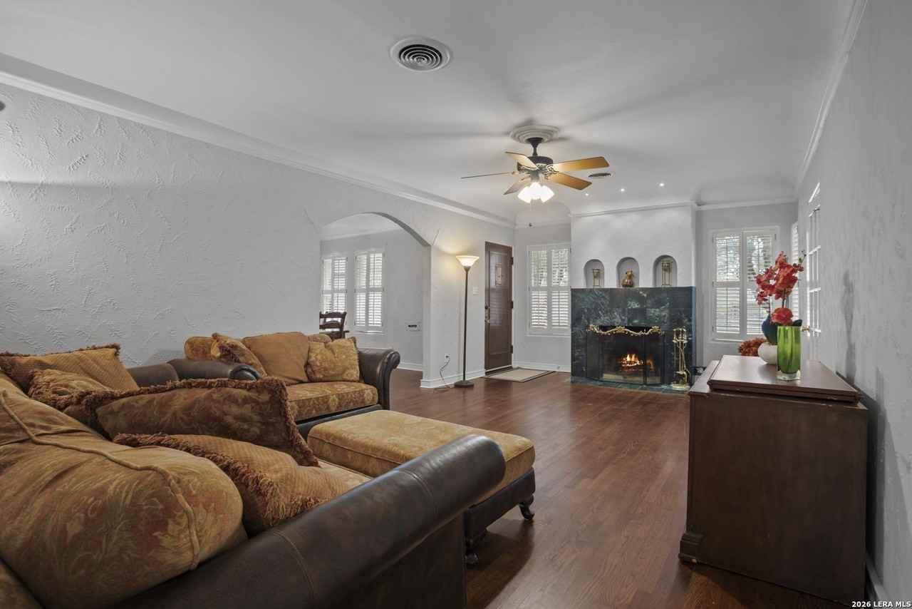 144 Greenlawn Dr - Photo 6 of 29