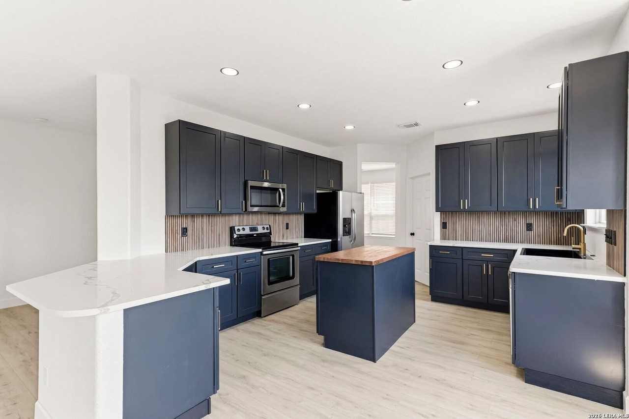 21011 La Pena Dr - Photo 3 of 27